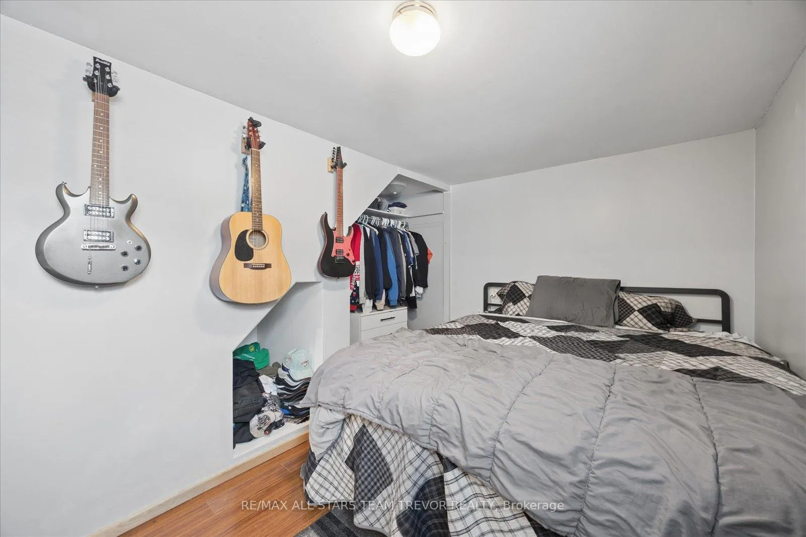 Photo 30 of 76 Brook Crescent, Georgina, Pefferlaw — HOMEH