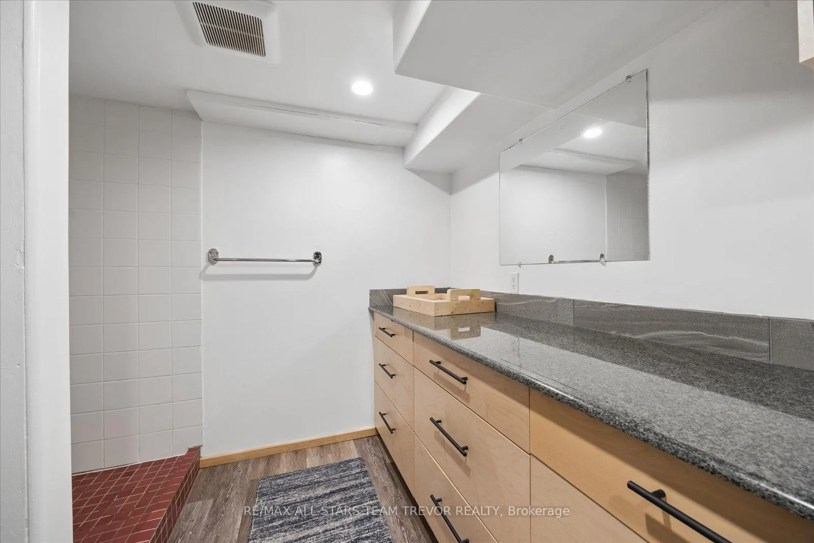 Photo 34 of 76 Brook Crescent, Georgina, Pefferlaw — HOMEH