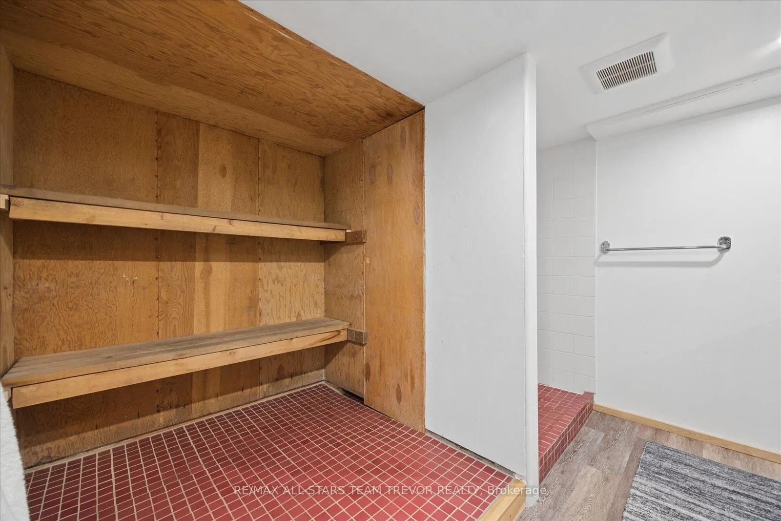 Photo 35 of 76 Brook Crescent, Georgina, Pefferlaw — HOMEH