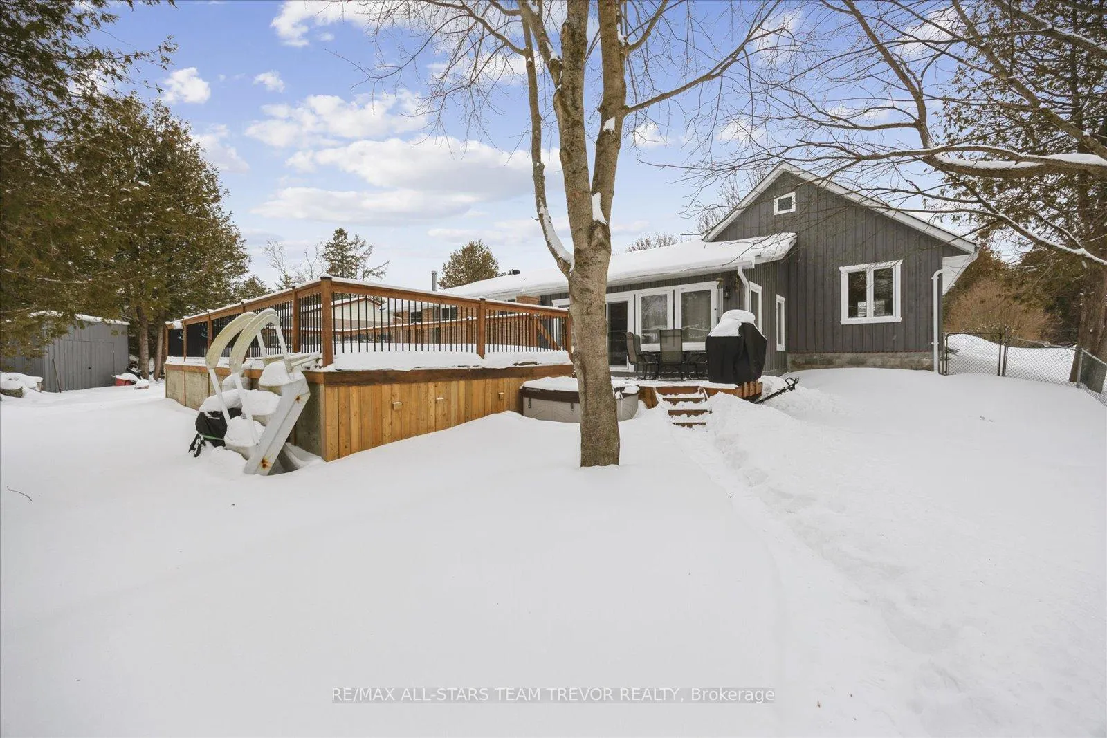 Photo 42 of 76 Brook Crescent, Georgina, Pefferlaw — HOMEH