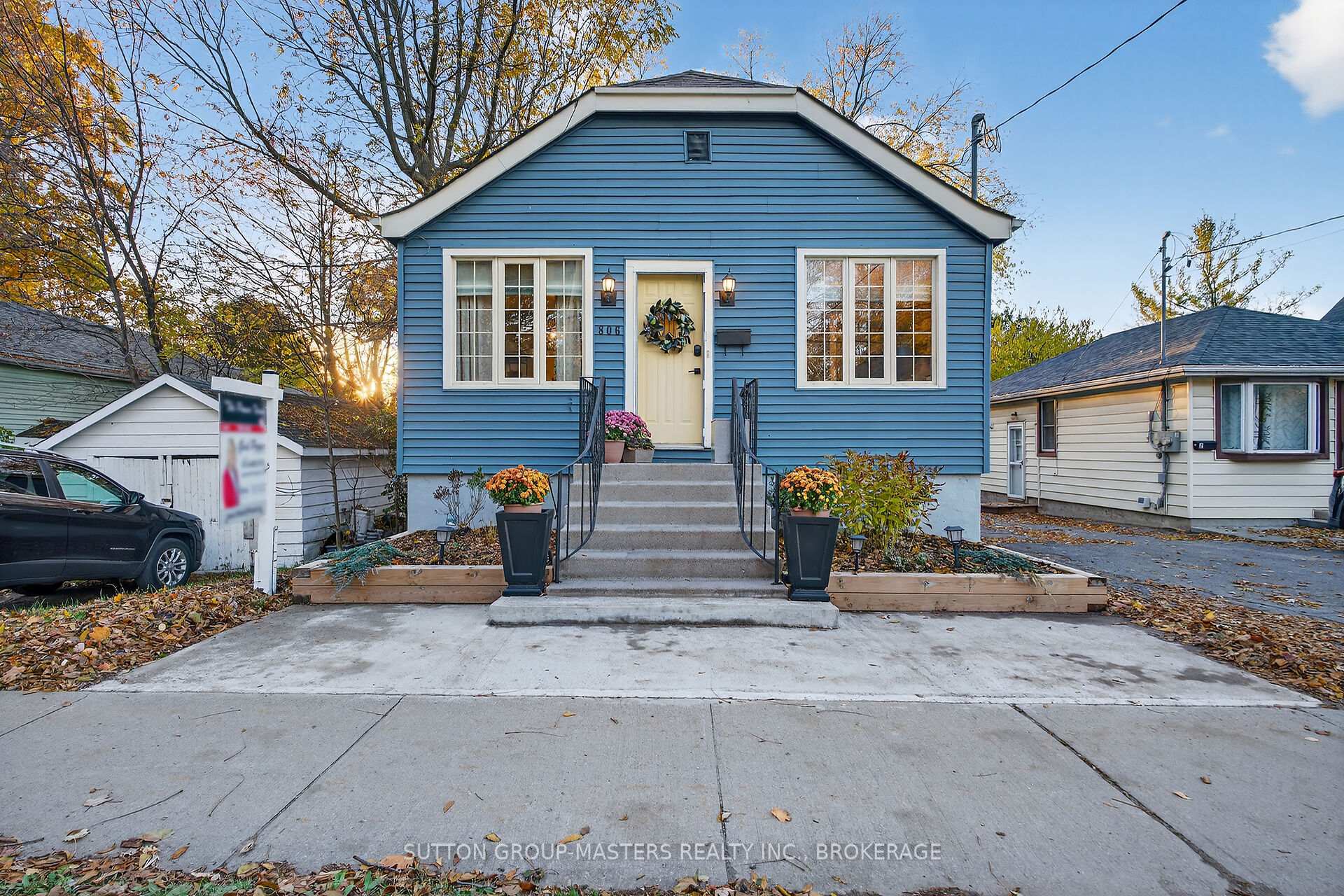 Front of 806 Portsmouth Avenue