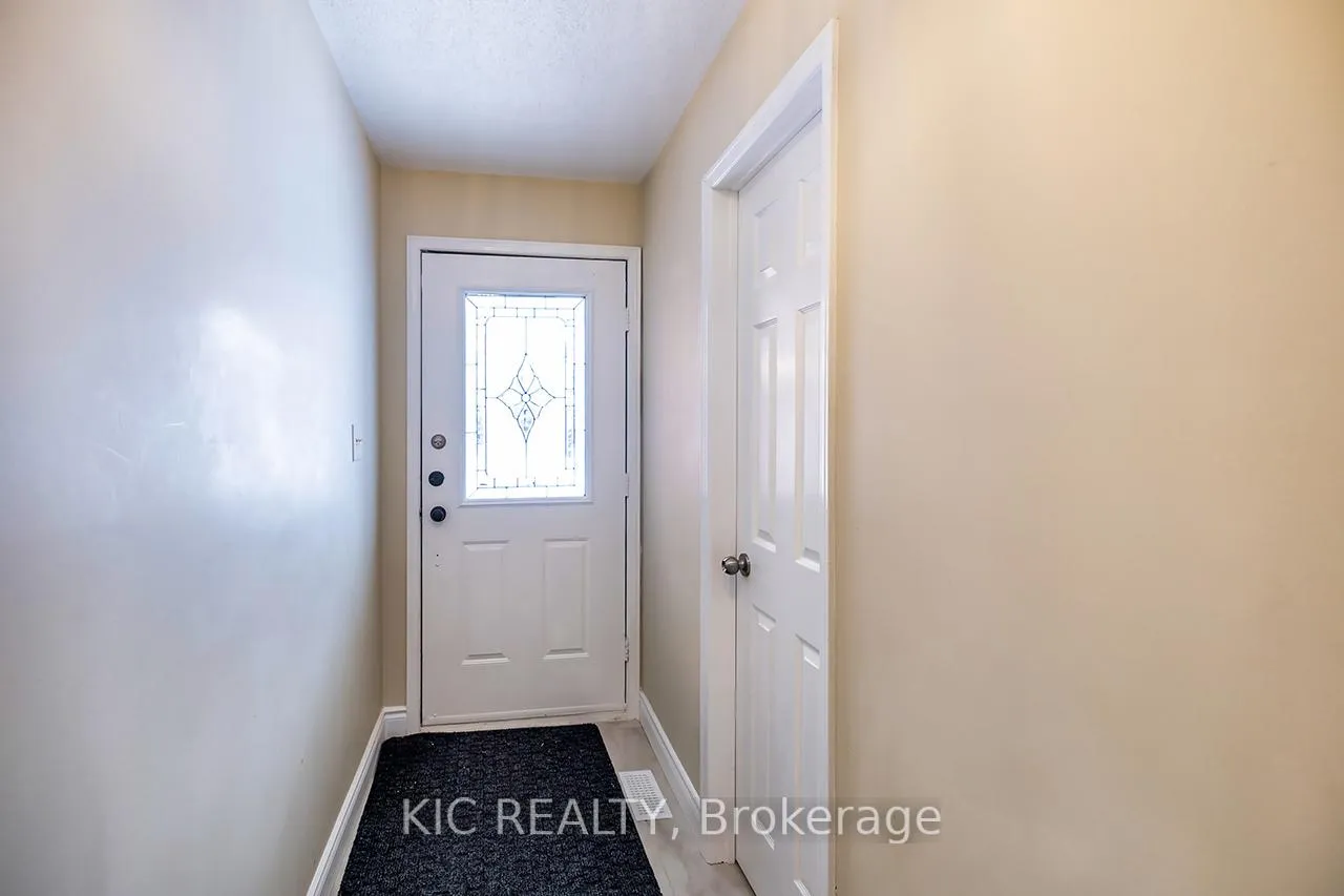 Photo 3 of 16 Turnberry Crescent, Clarington, Courtice — HOMEH