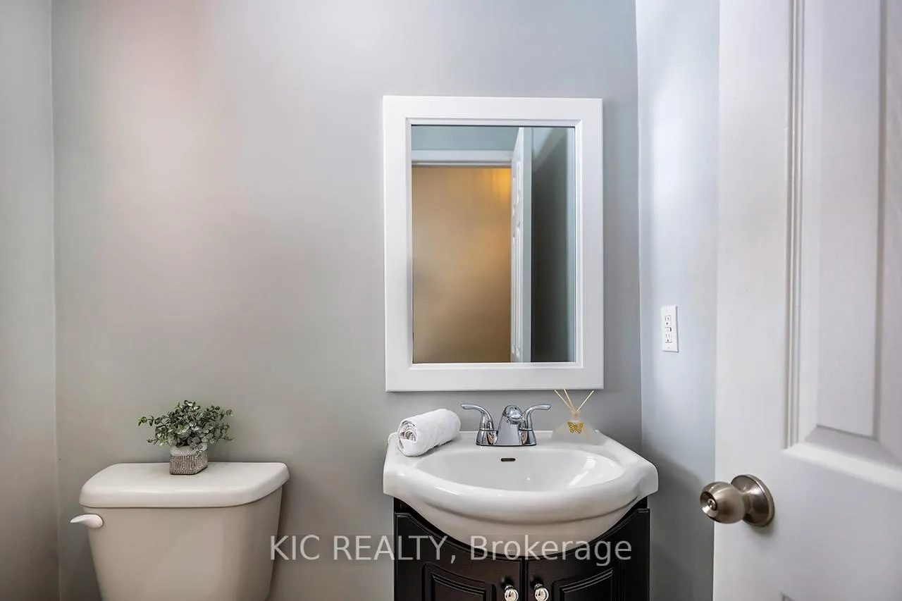 Photo 4 of 16 Turnberry Crescent, Clarington, Courtice — HOMEH