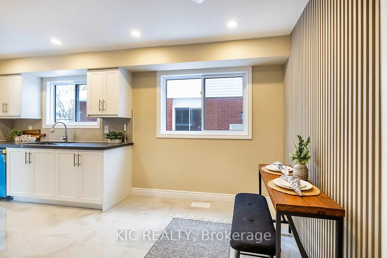 Photo 7 of 16 Turnberry Crescent, Clarington, Courtice — HOMEH