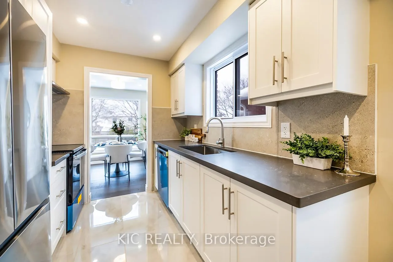 Photo 11 of 16 Turnberry Crescent, Clarington, Courtice — HOMEH