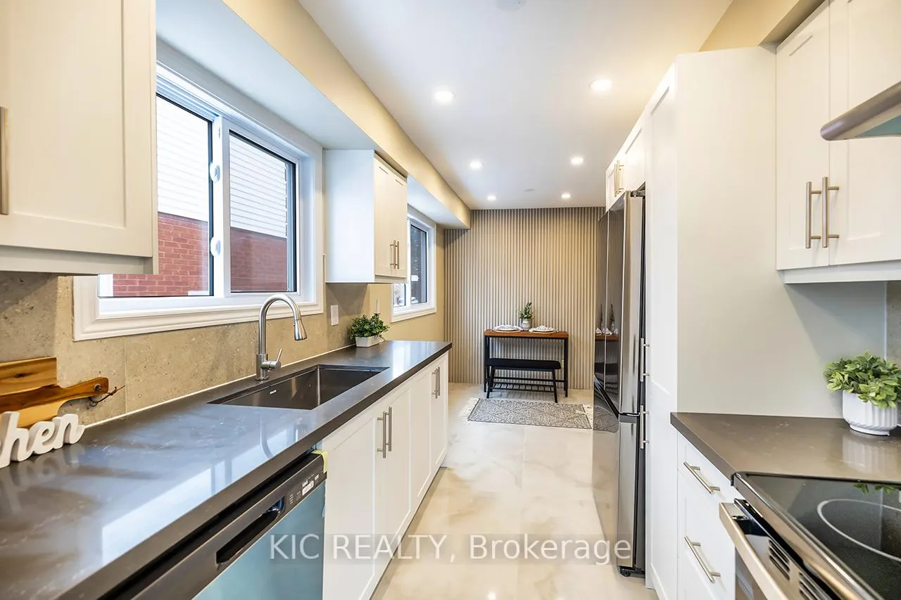 Photo 13 of 16 Turnberry Crescent, Clarington, Courtice — HOMEH
