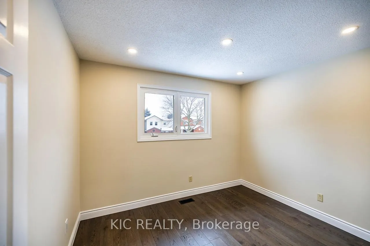Photo 24 of 16 Turnberry Crescent, Clarington, Courtice — HOMEH