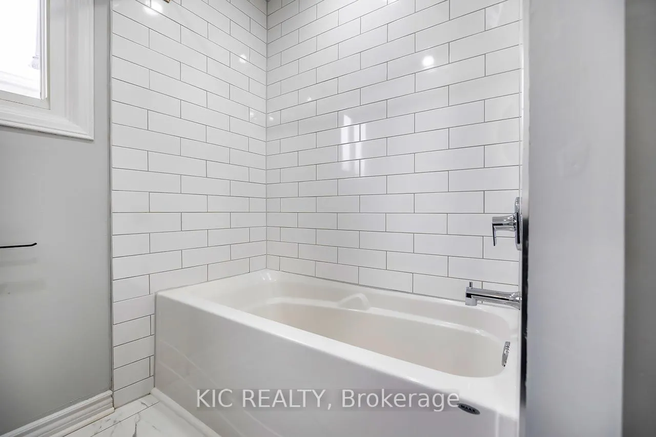 Photo 28 of 16 Turnberry Crescent, Clarington, Courtice — HOMEH
