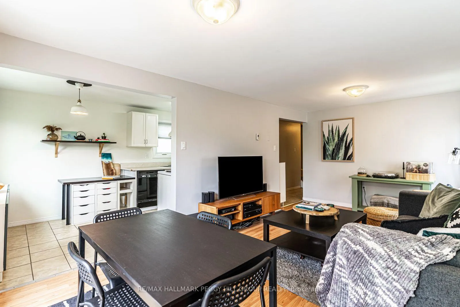 Photo 3 of 72 Maitland Drive, Barrie, Grove East — HOMEH