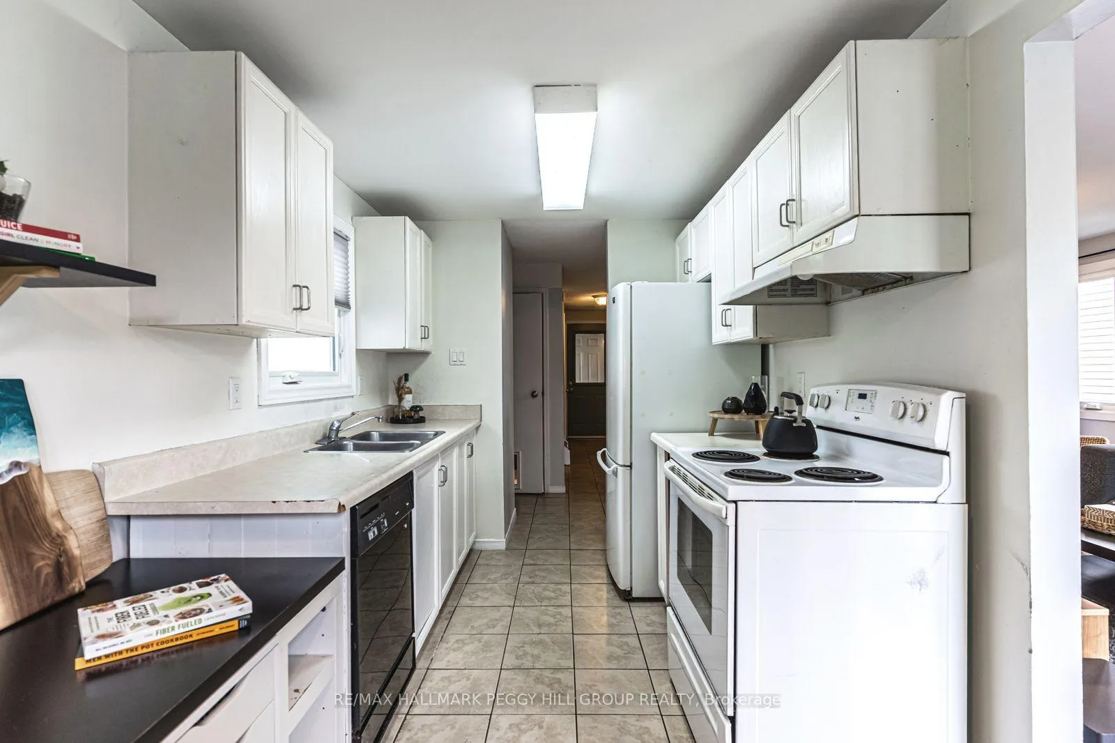 Photo 4 of 72 Maitland Drive, Barrie, Grove East — HOMEH