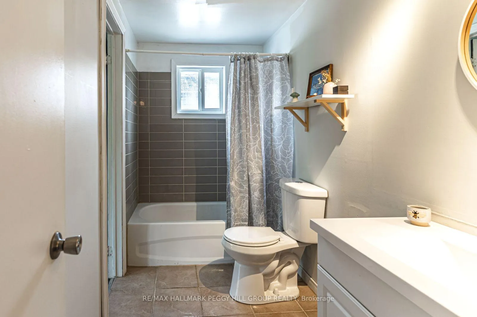 Photo 8 of 72 Maitland Drive, Barrie, Grove East — HOMEH