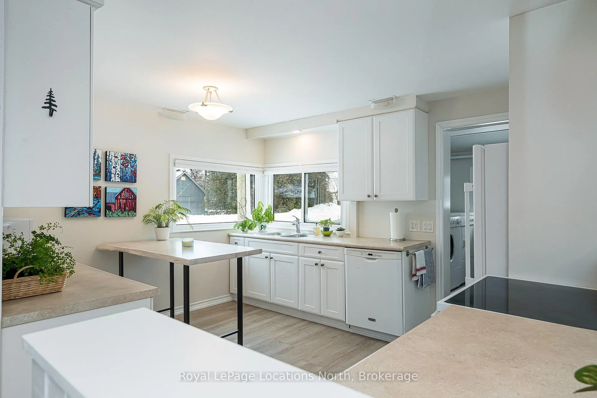 Photo 10 of 23 Huron Street W, Blue Mountains — HOMEH