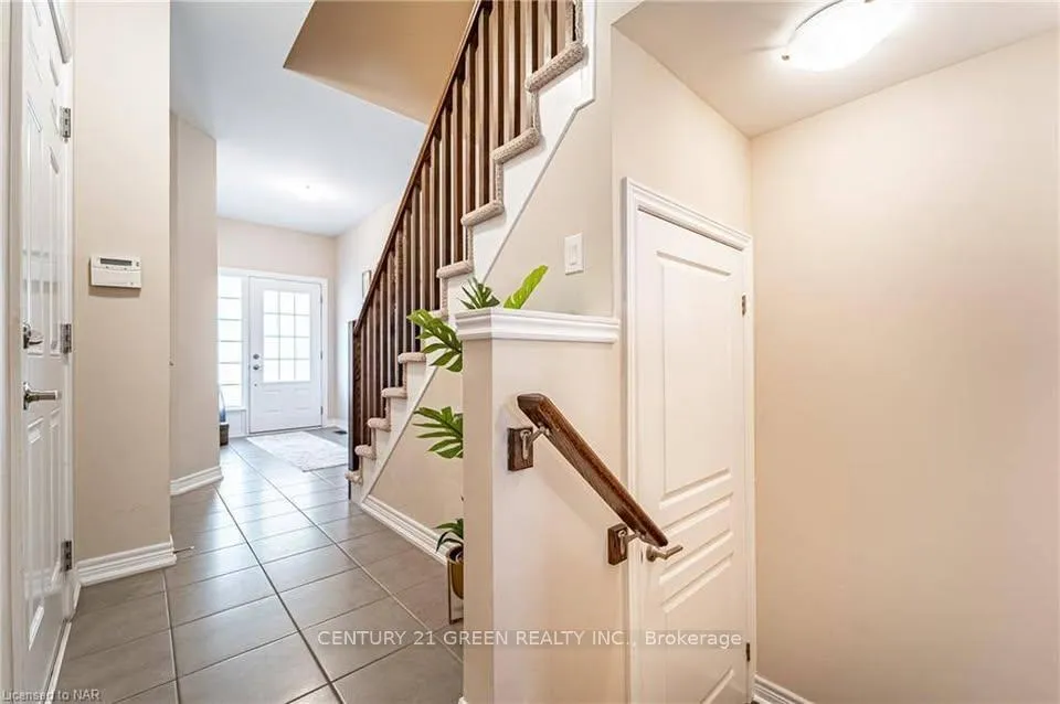 Photo 4 of Unit 3, 515 Winston Road, Grimsby, Grimsby Beach — HOMEH