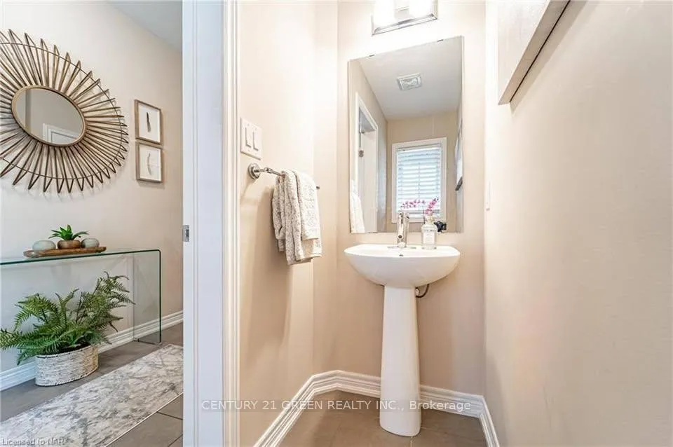 Photo 5 of Unit 3, 515 Winston Road, Grimsby, Grimsby Beach — HOMEH