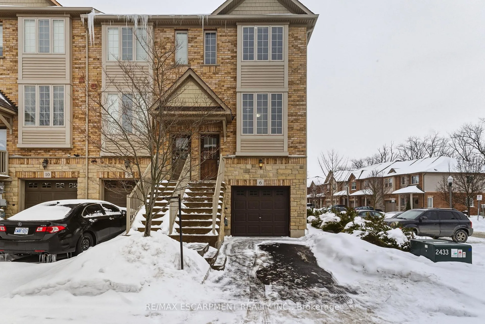 Photo 2 of 6 Chapman Lane, Hamilton, Ancaster — HOMEH