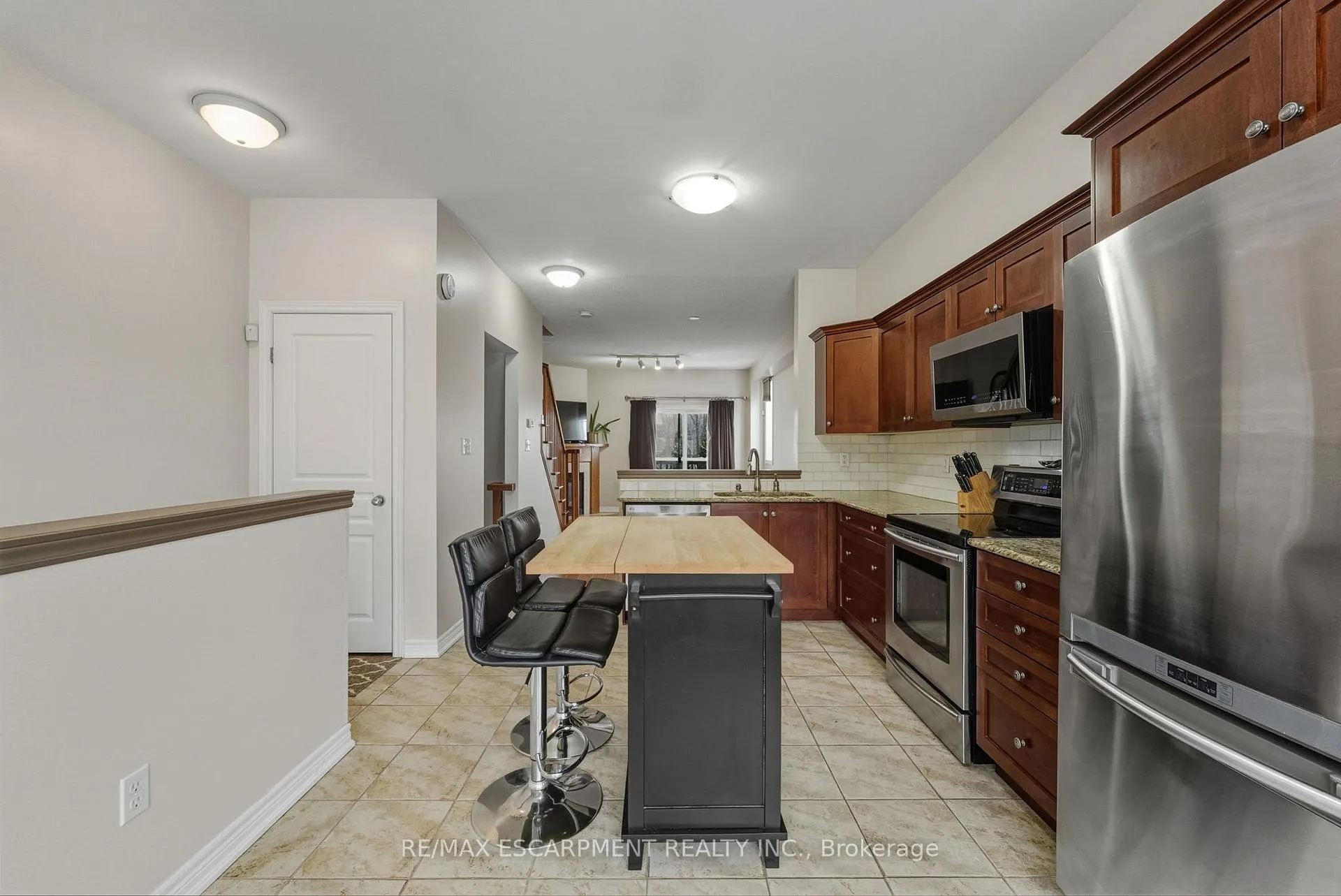Photo 8 of 6 Chapman Lane, Hamilton, Ancaster — HOMEH