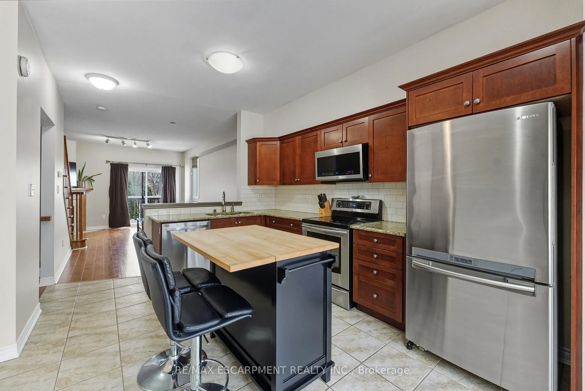 Photo 9 of 6 Chapman Lane, Hamilton, Ancaster — HOMEH