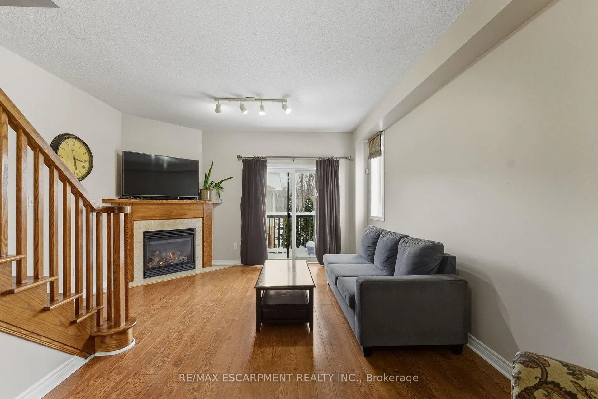 Photo 12 of 6 Chapman Lane, Hamilton, Ancaster — HOMEH