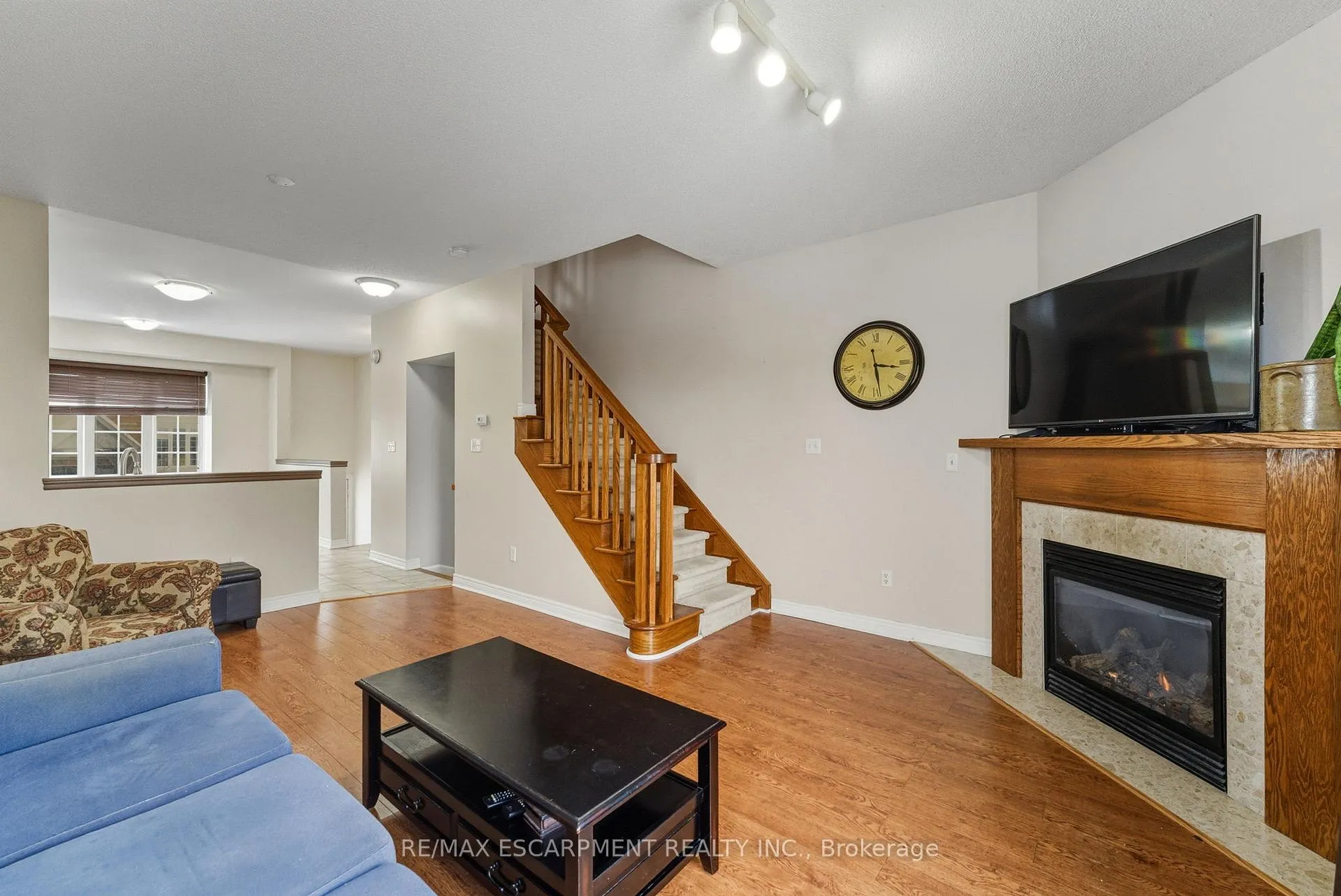 Photo 14 of 6 Chapman Lane, Hamilton, Ancaster — HOMEH