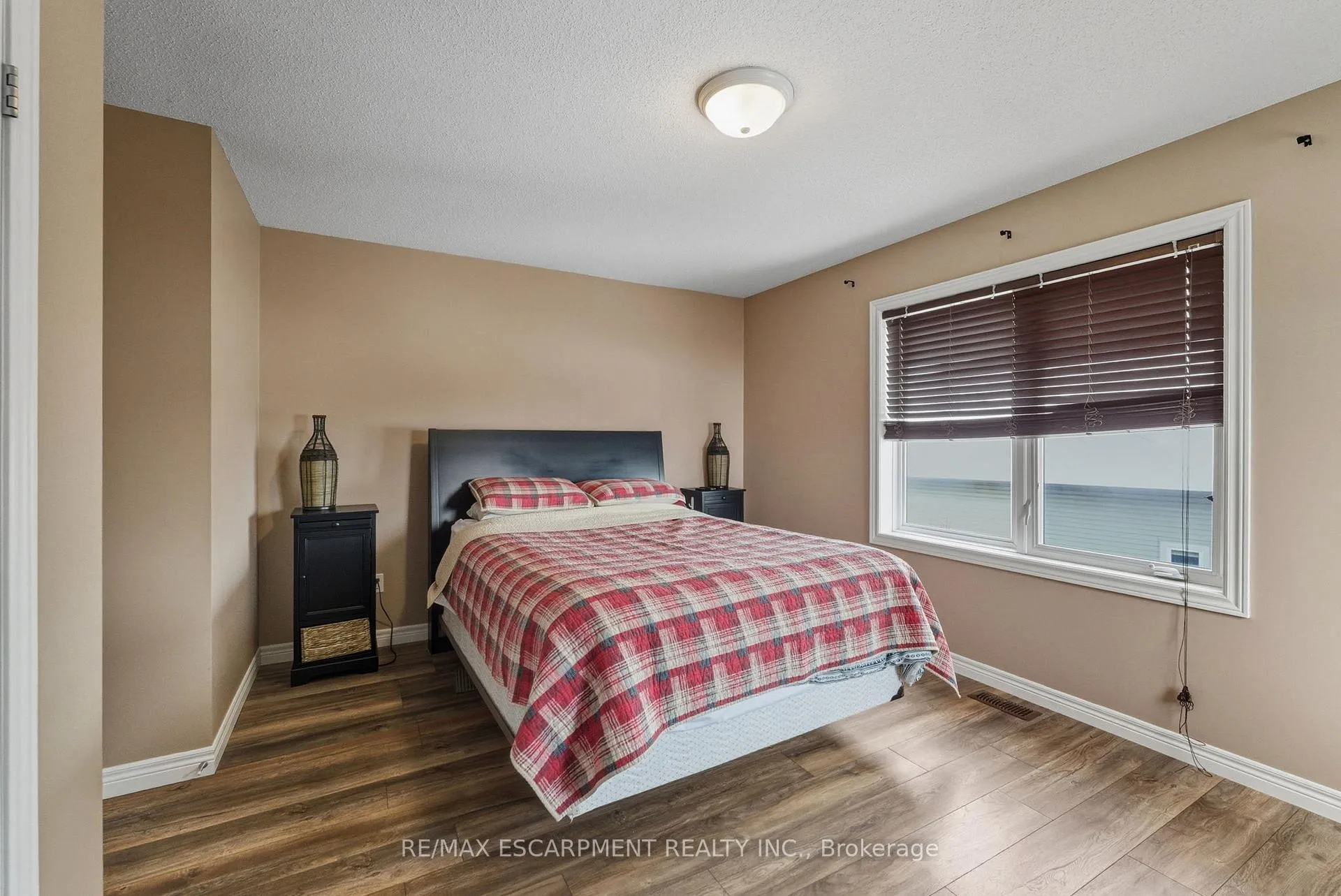 Photo 18 of 6 Chapman Lane, Hamilton, Ancaster — HOMEH
