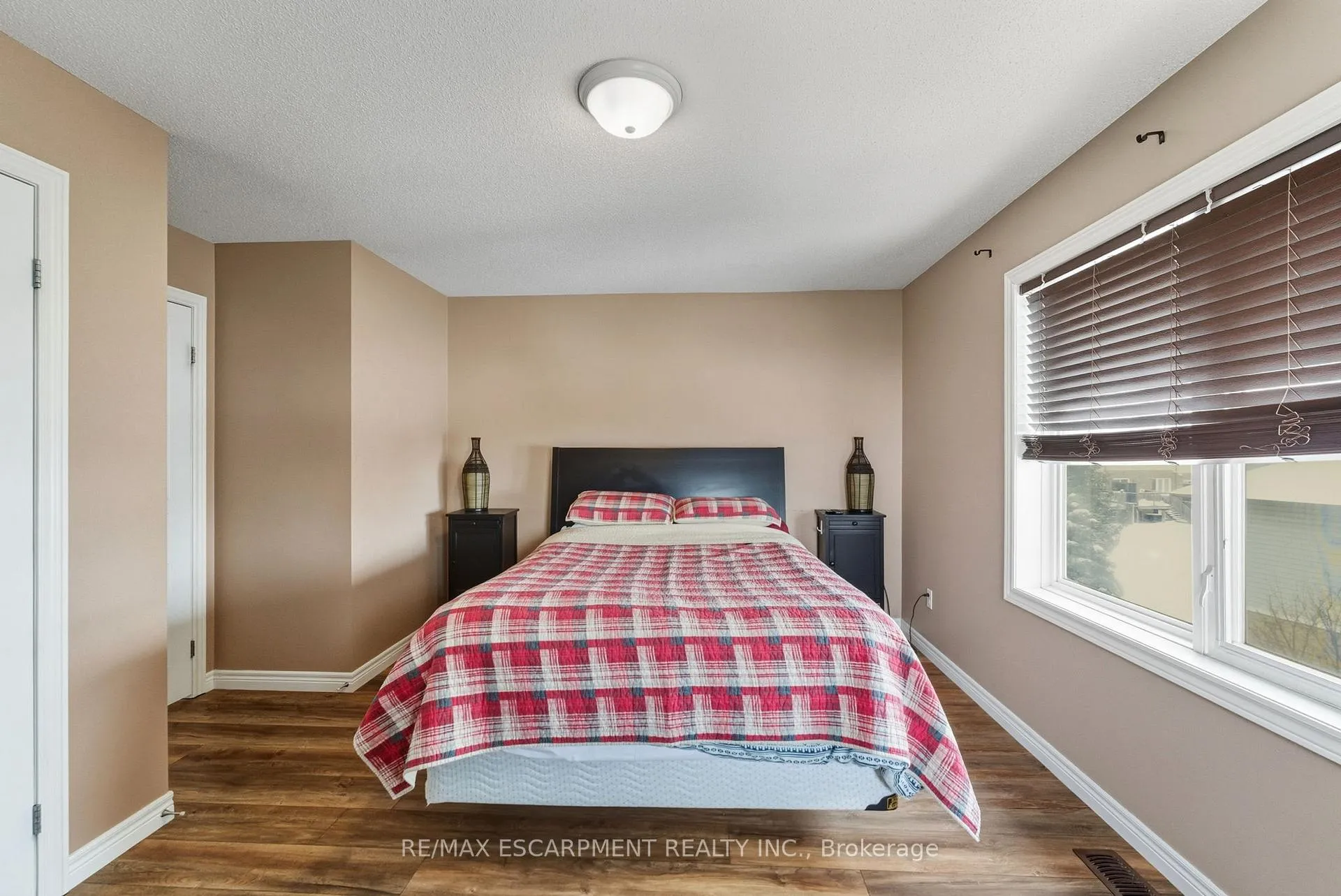 Photo 21 of 6 Chapman Lane, Hamilton, Ancaster — HOMEH