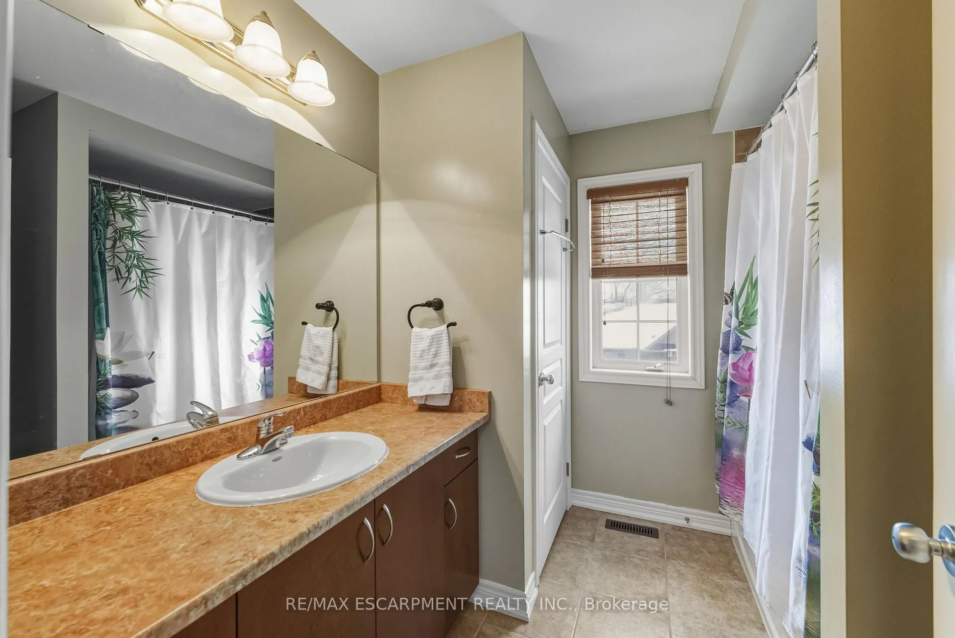 Photo 25 of 6 Chapman Lane, Hamilton, Ancaster — HOMEH