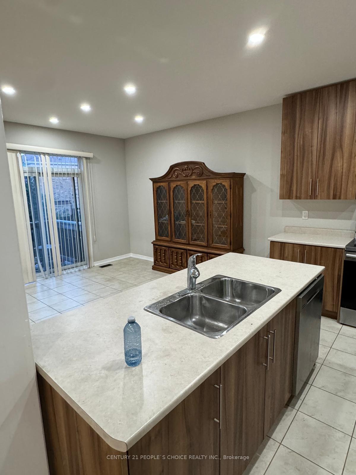 Photo 4 of Unit Upper Level, 2207 Adullam Avenue, Innisfil, Rural Innisfil — HOMEH