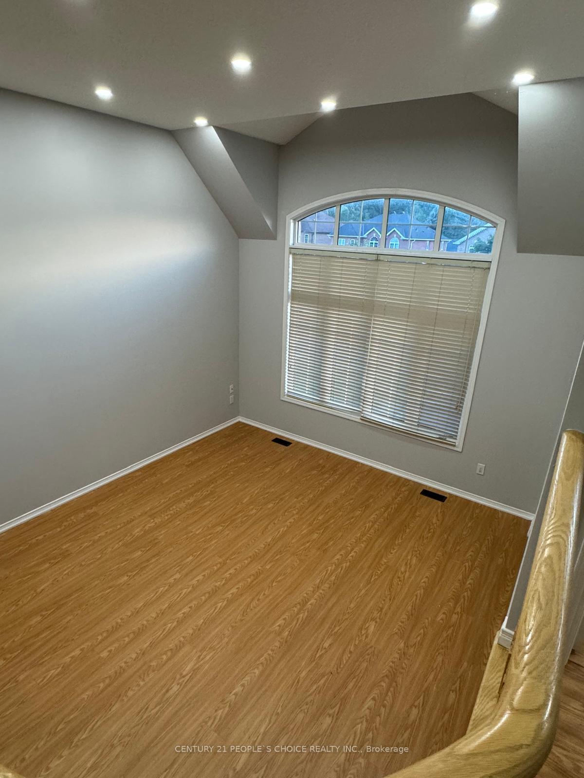 Photo 7 of Unit Upper Level, 2207 Adullam Avenue, Innisfil, Rural Innisfil — HOMEH