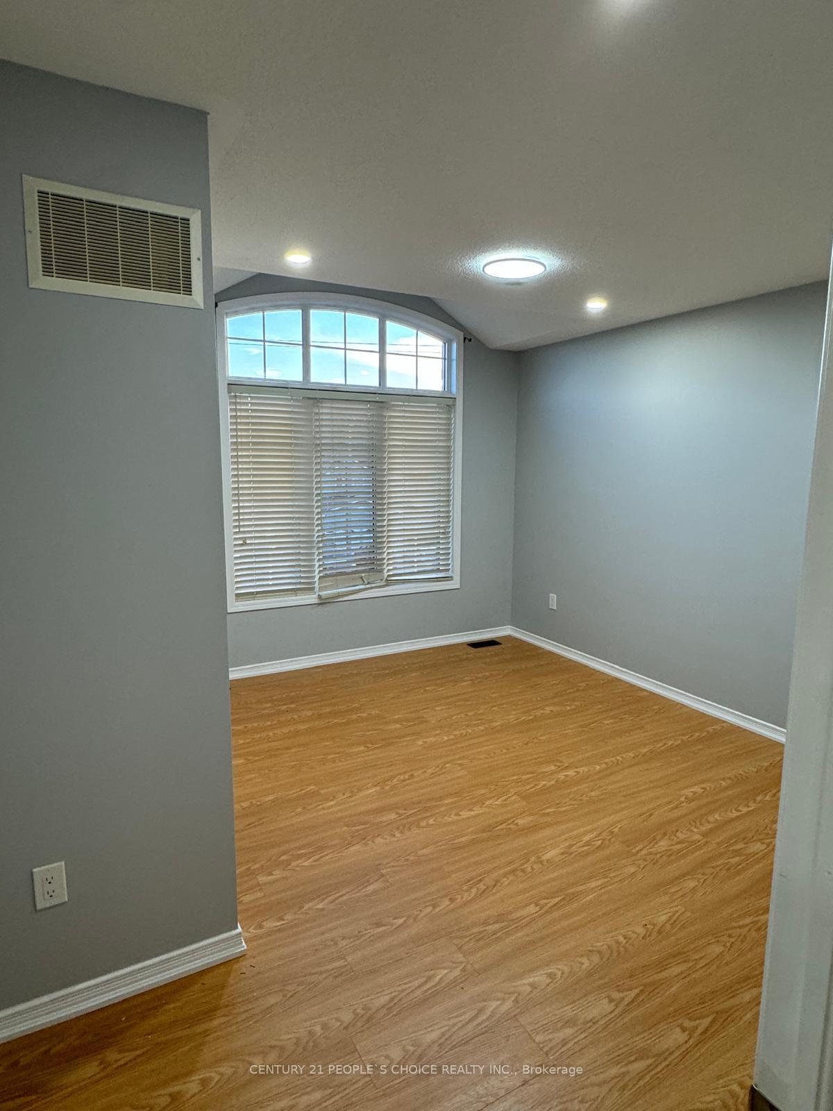 Photo 8 of Unit Upper Level, 2207 Adullam Avenue, Innisfil, Rural Innisfil — HOMEH