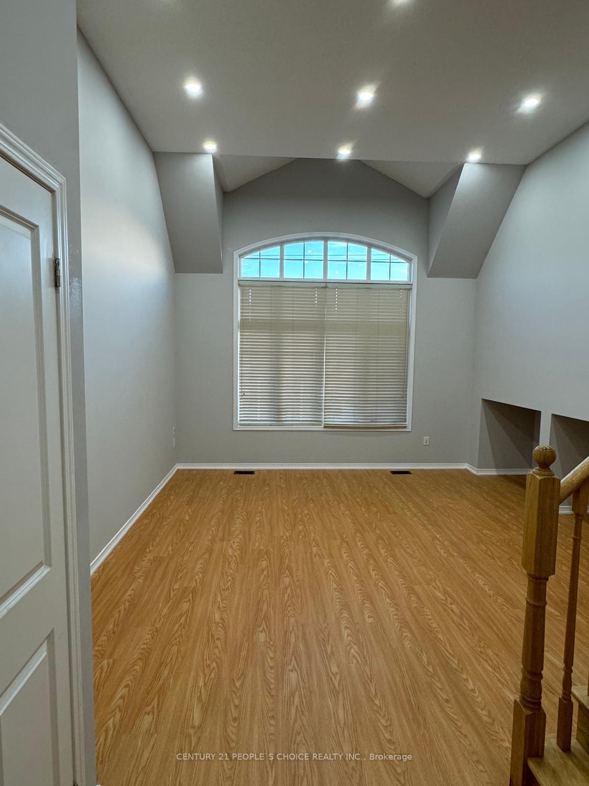 Photo 10 of Unit Upper Level, 2207 Adullam Avenue, Innisfil, Rural Innisfil — HOMEH