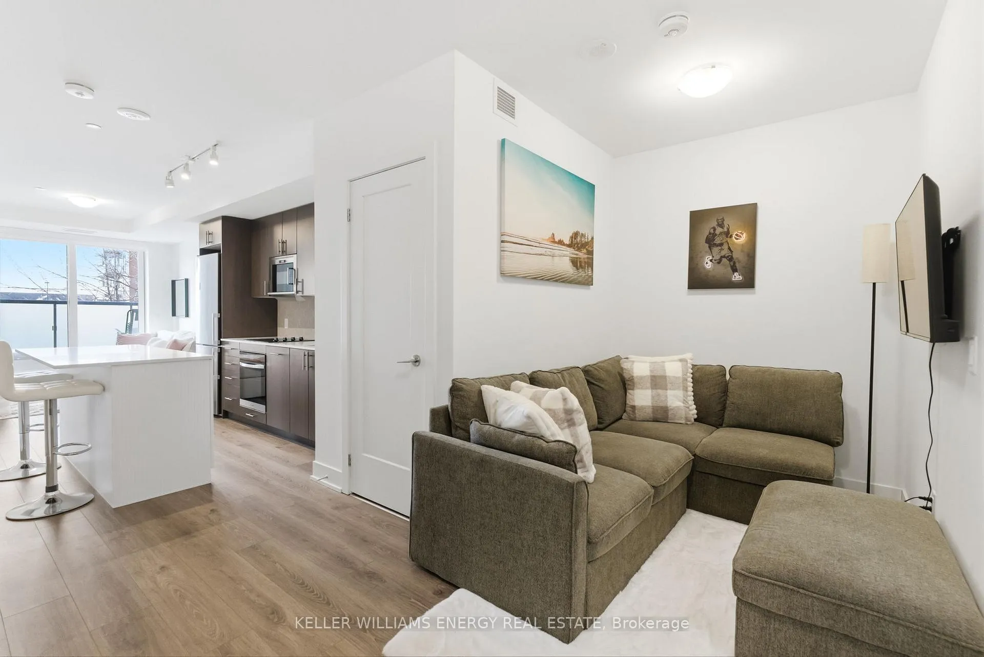 Front of Unit 211, 2545 Simcoe Street N