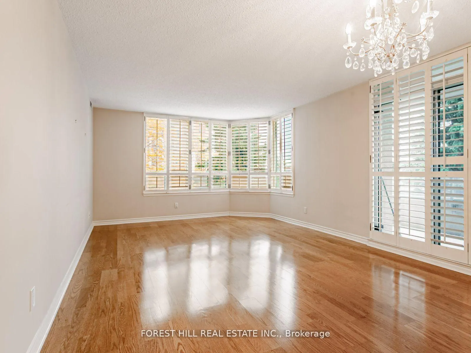 Photo 6 of Unit 310, 8 Covington Road, Toronto, Englemount-Lawrence — HOMEH