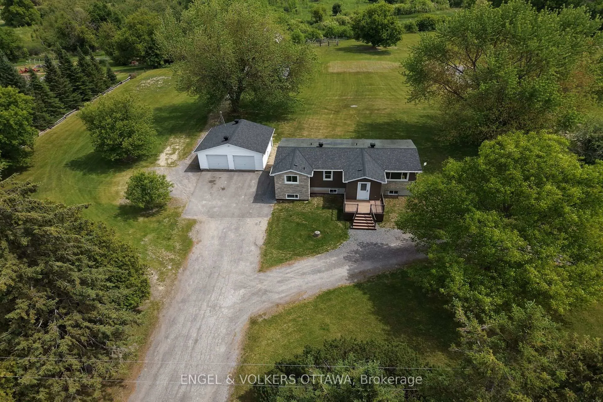 Photo 3 of 2234 Upper Dwyer Hill Road, Ottawa, Huntley Ward (North West) — HOMEH
