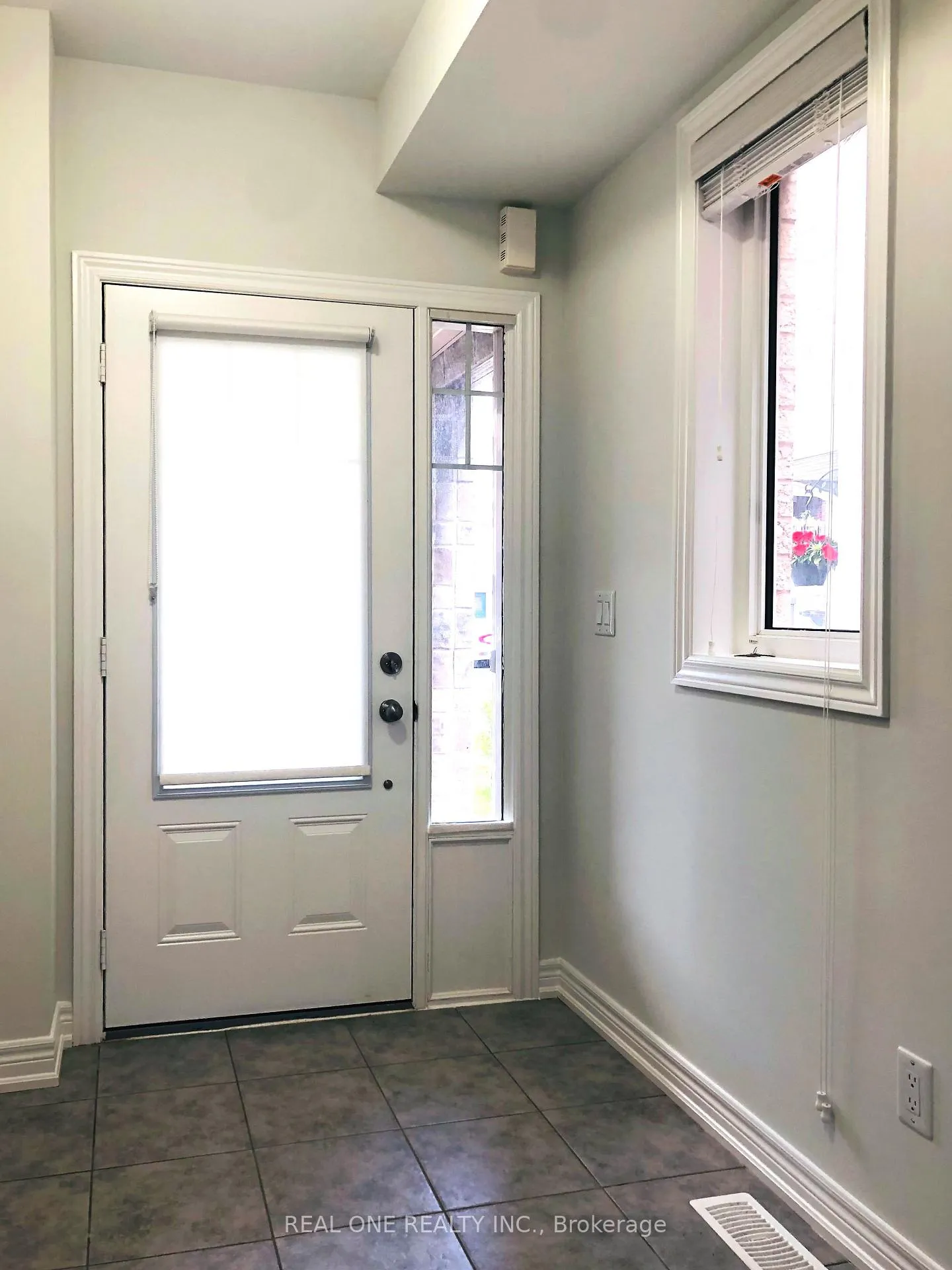 Photo 2 of 3849 Tufgar Crescent, Burlington, Alton — HOMEH