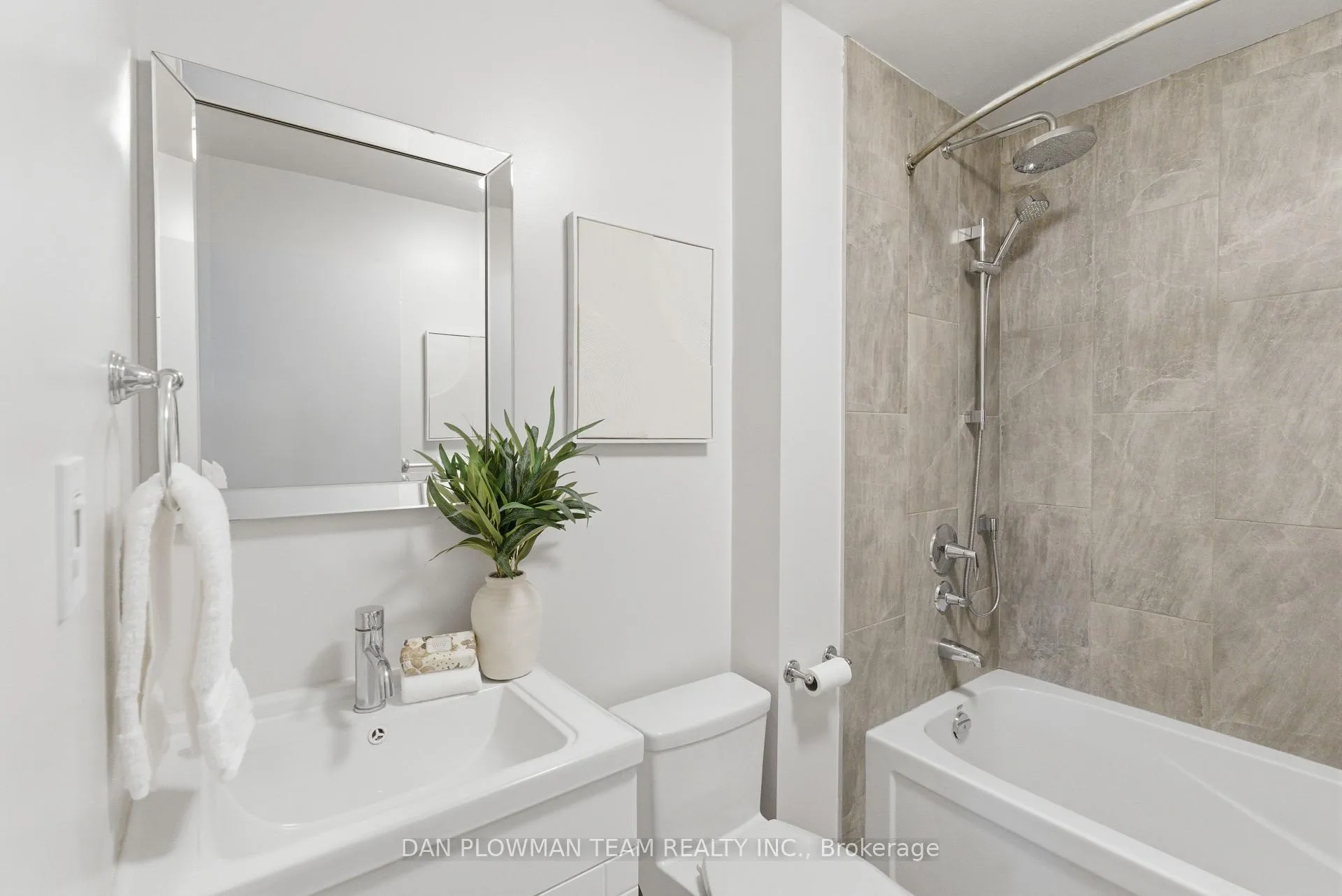 Photo 25 of 246 Conant Street, Oshawa, Lakeview — HOMEH