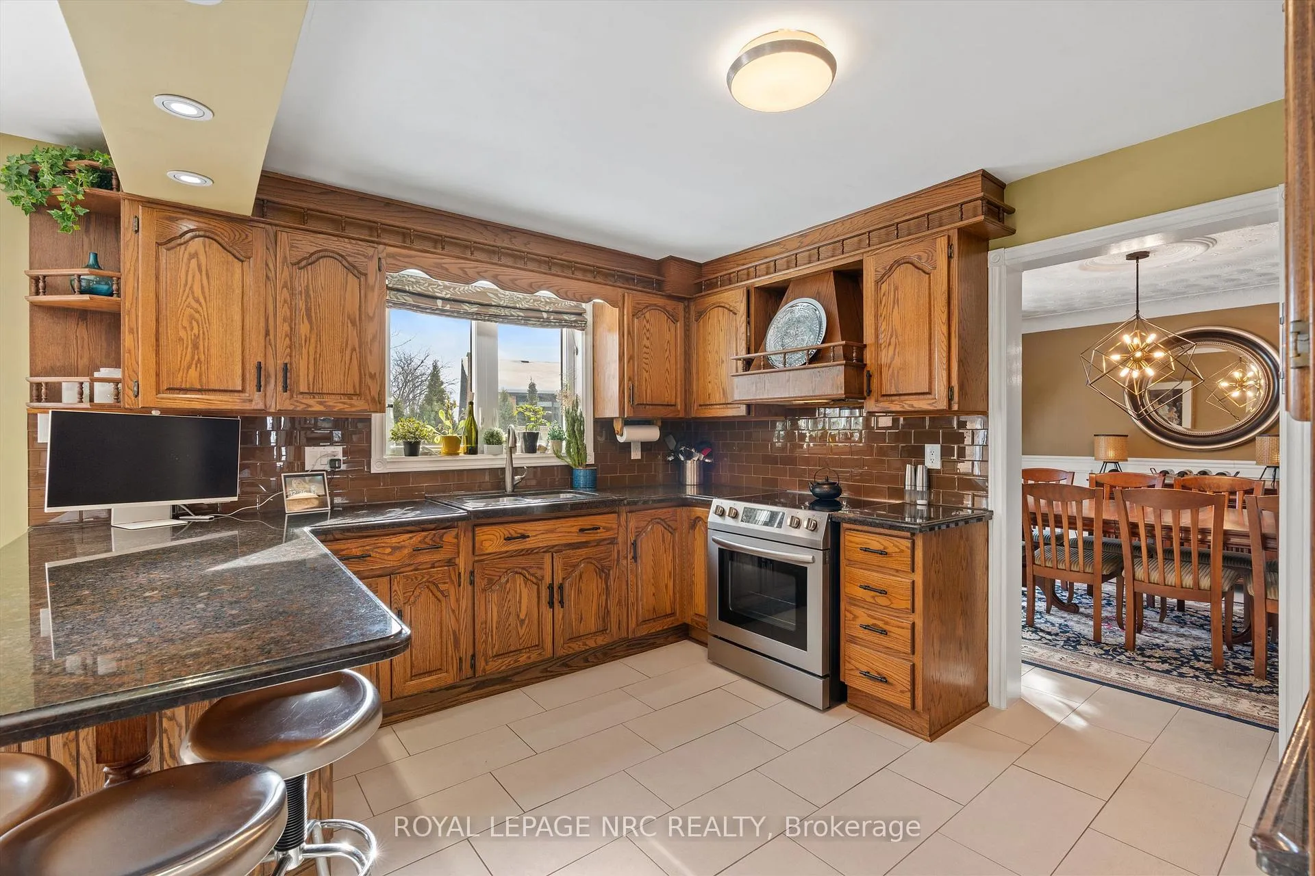 Photo 11 of 57 Elena Court, Hamilton, Gurnett — HOMEH