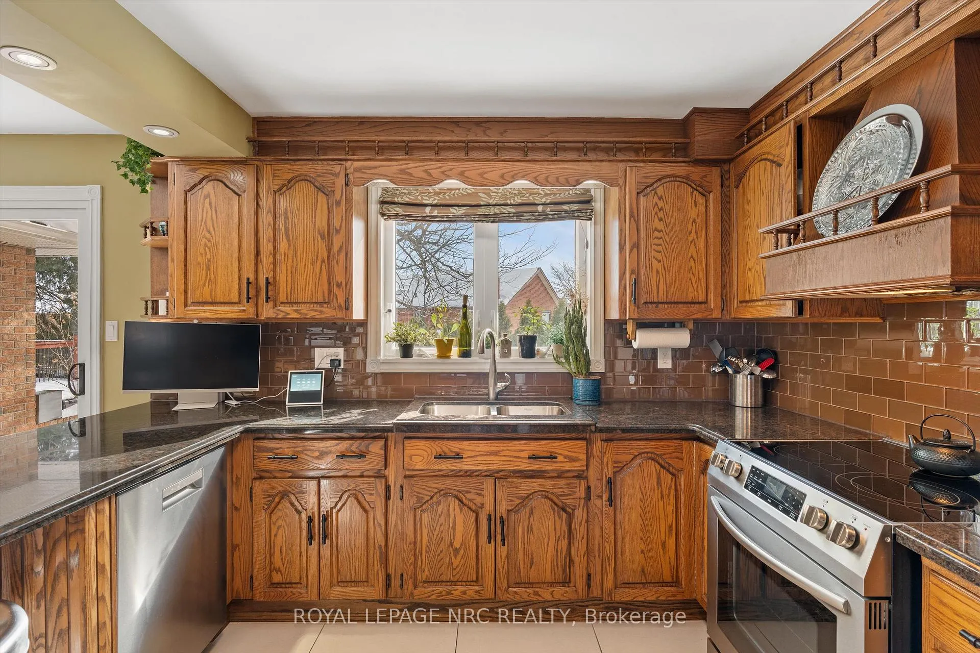 Photo 12 of 57 Elena Court, Hamilton, Gurnett — HOMEH