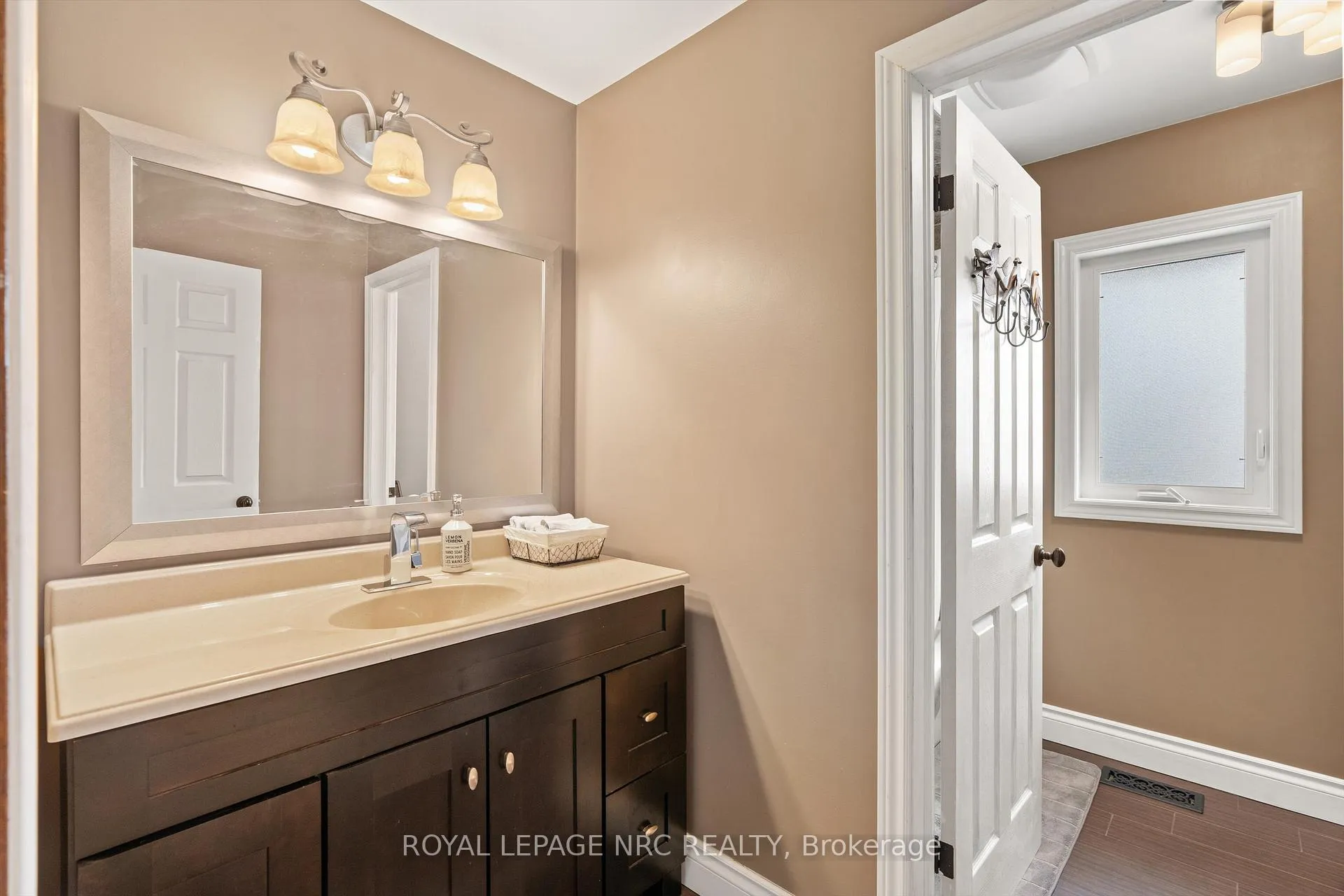 Photo 26 of 57 Elena Court, Hamilton, Gurnett — HOMEH