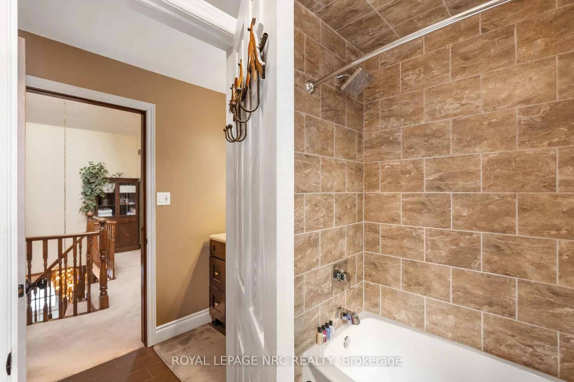 Photo 27 of 57 Elena Court, Hamilton, Gurnett — HOMEH
