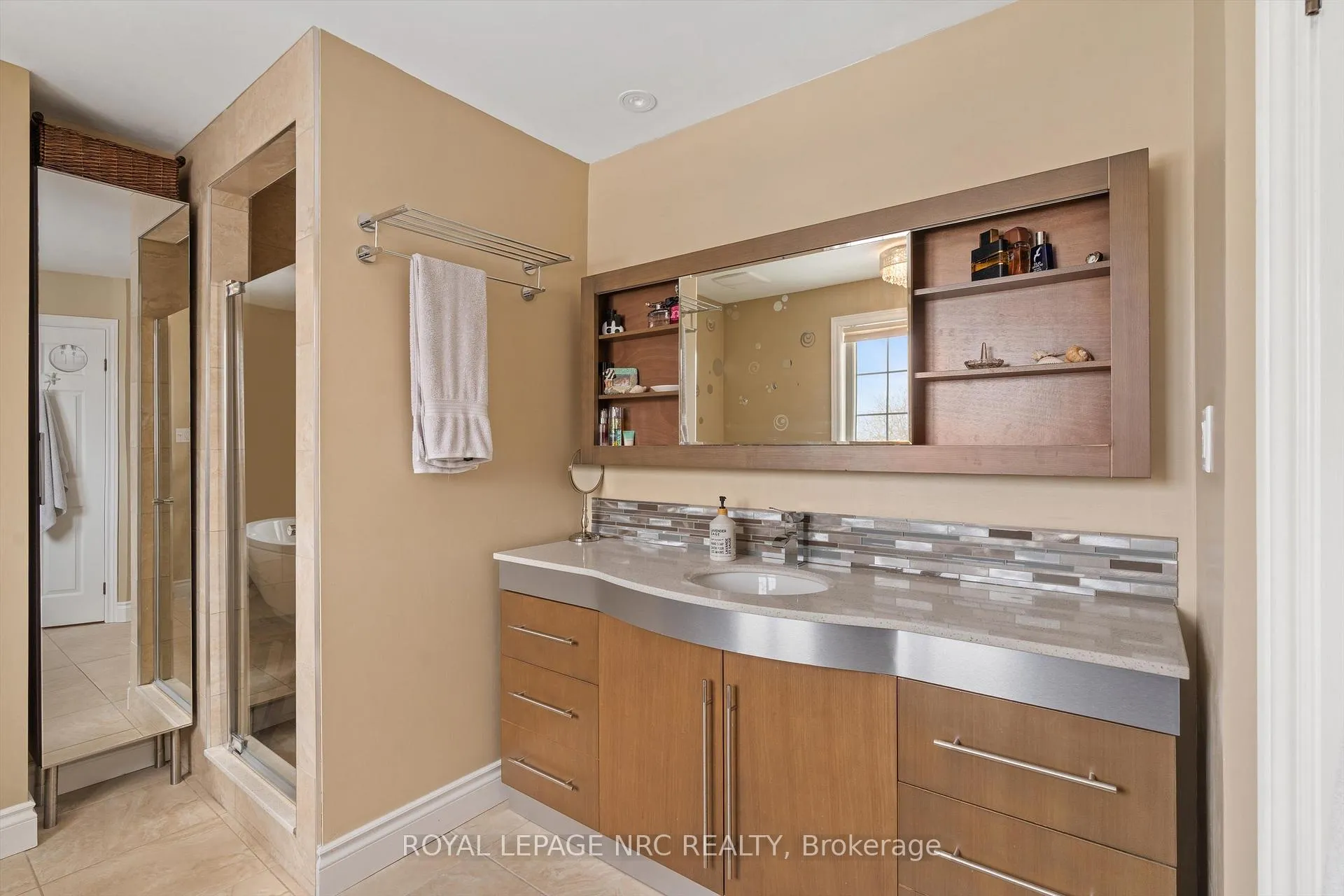 Photo 31 of 57 Elena Court, Hamilton, Gurnett — HOMEH