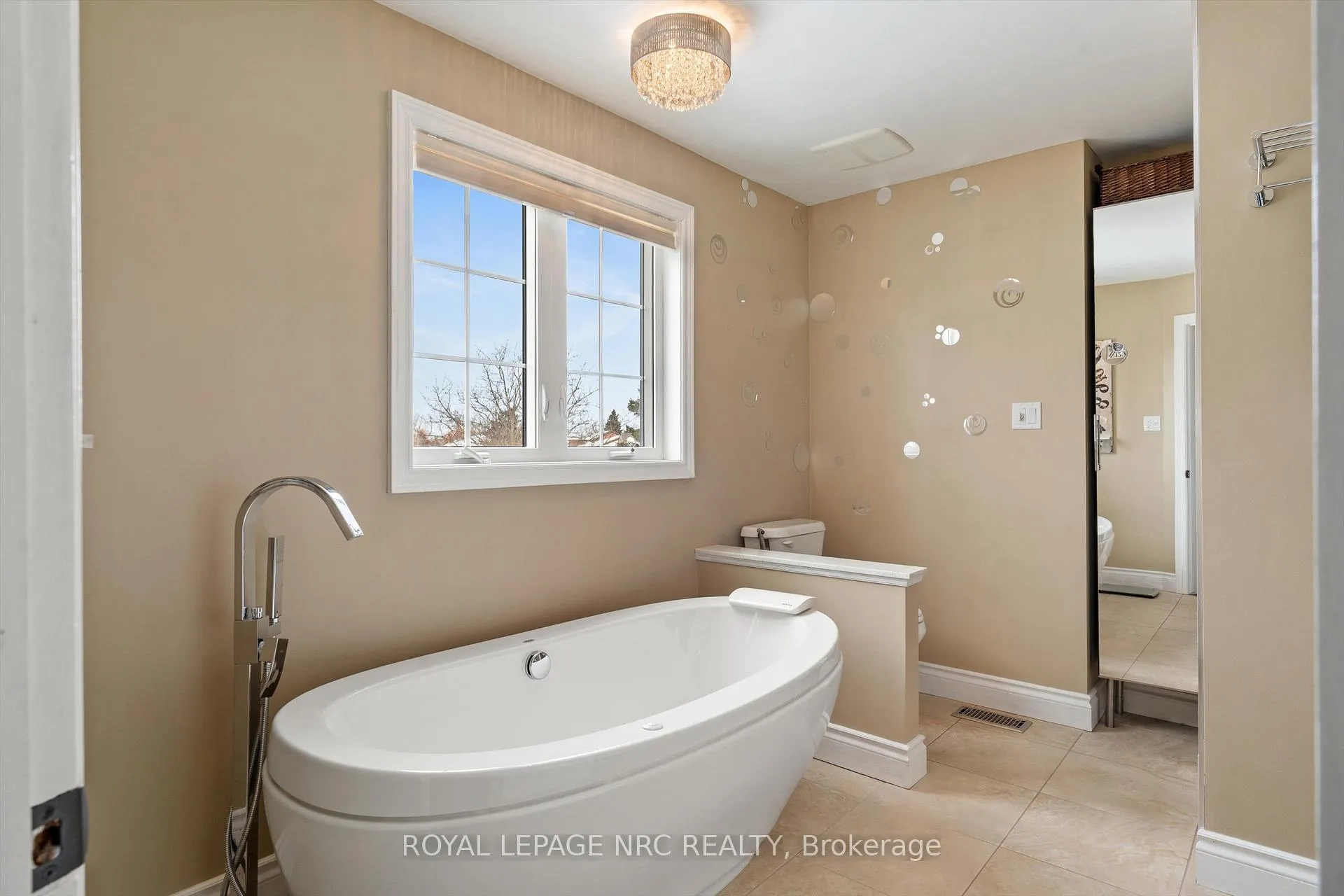 Photo 32 of 57 Elena Court, Hamilton, Gurnett — HOMEH