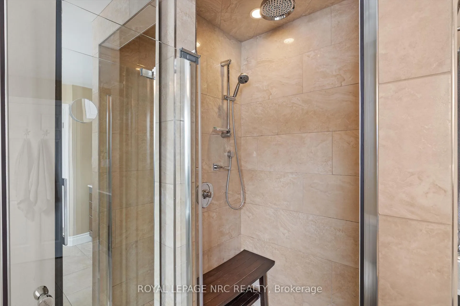 Photo 33 of 57 Elena Court, Hamilton, Gurnett — HOMEH