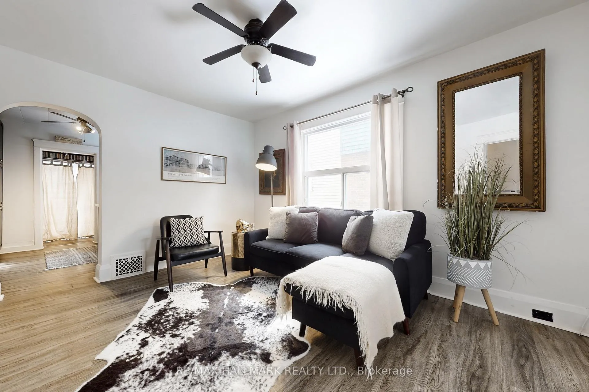 Photo 5 of 39 Hiltz Avenue, Toronto, South Riverdale — HOMEH