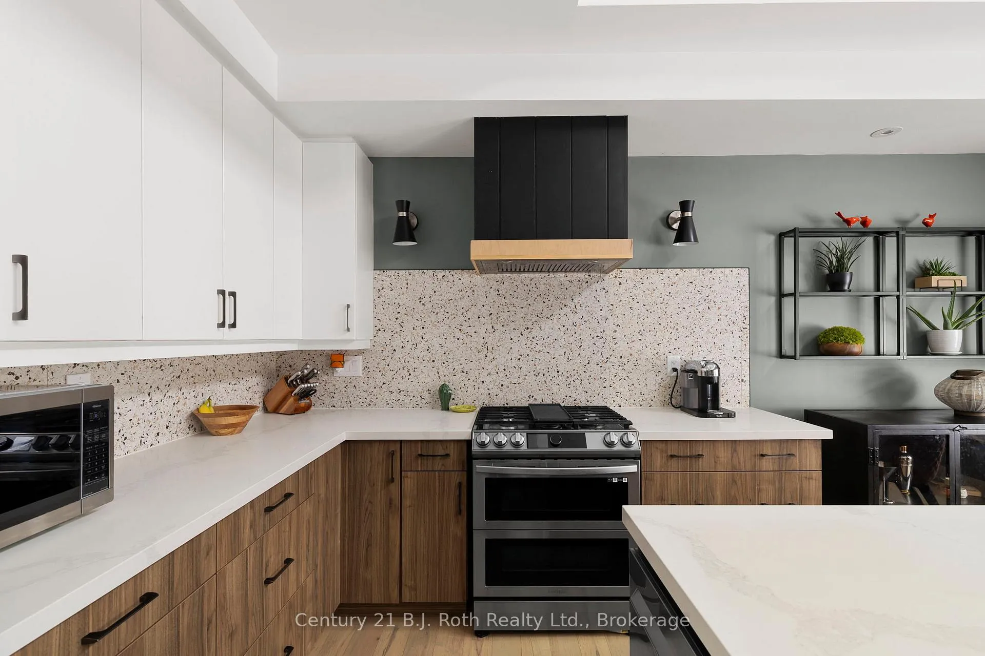 Photo 10 of 34 Ruby Crescent, Orillia — HOMEH