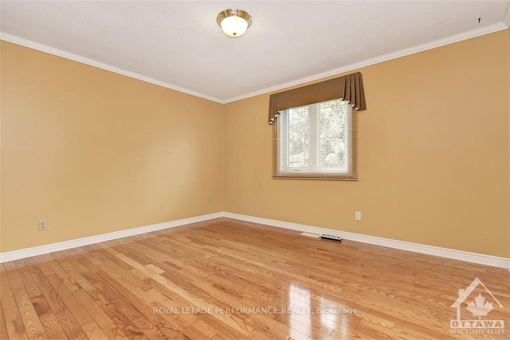 Photo 10 of 114 Lotta Avenue, Ottawa, Meadowlands/St. Claire Gardens — HOMEH