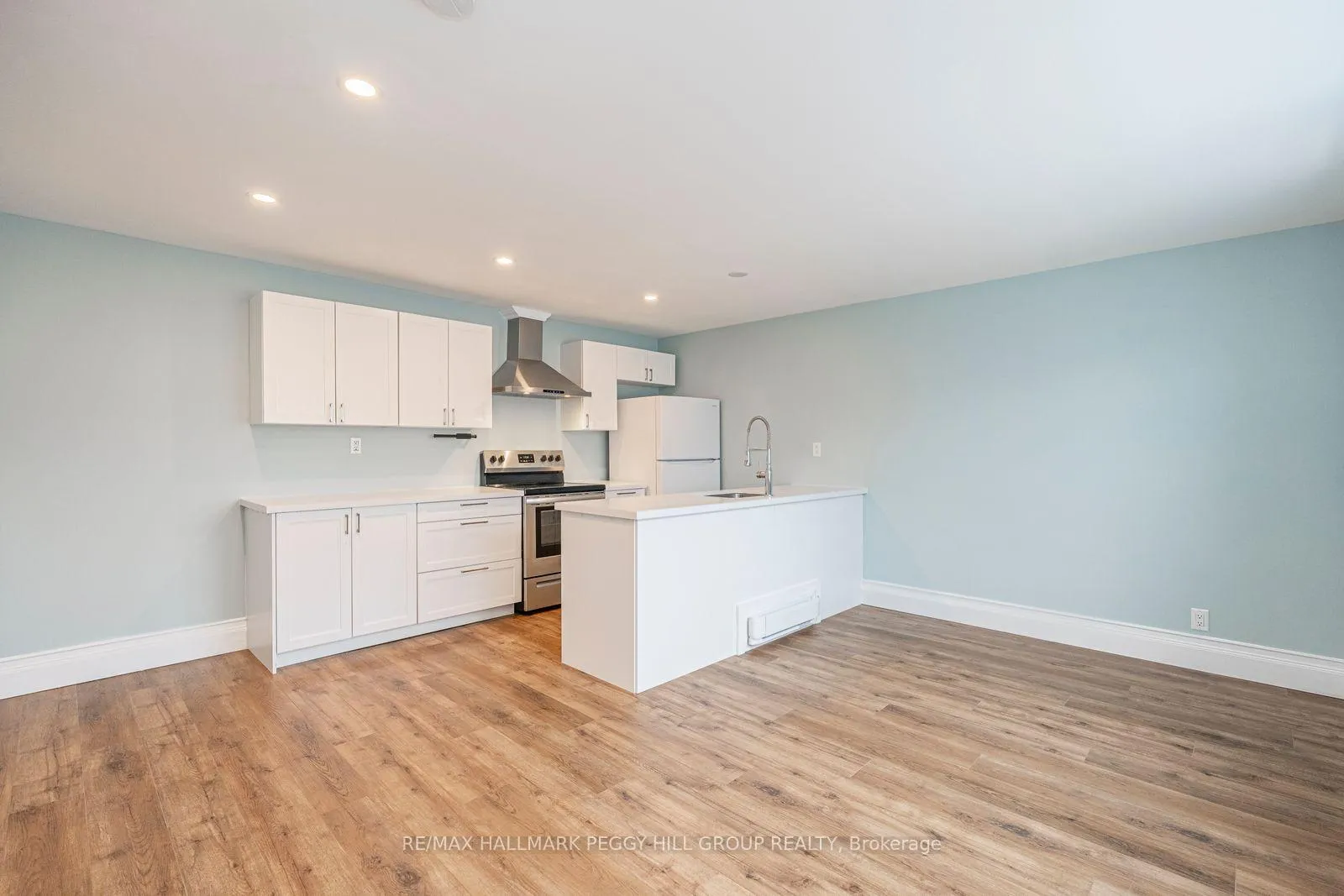 Photo 3 of 28 Matchedash Street N, Orillia — HOMEH