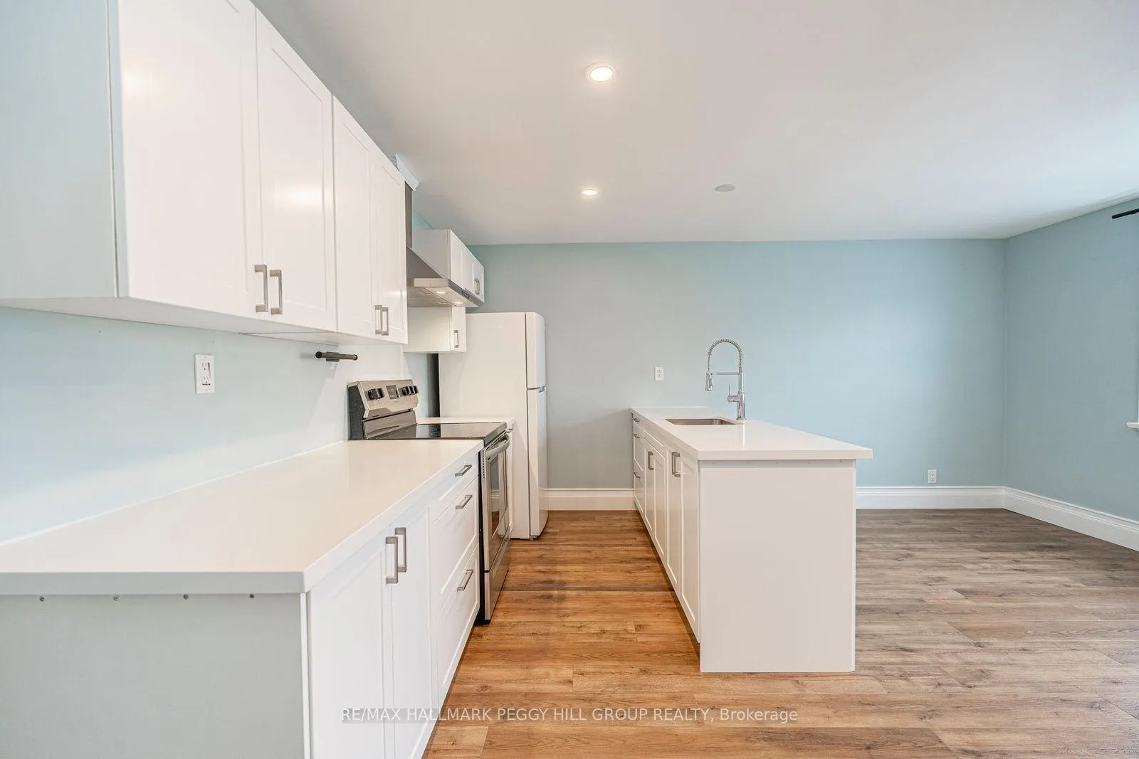 Photo 4 of 28 Matchedash Street N, Orillia — HOMEH