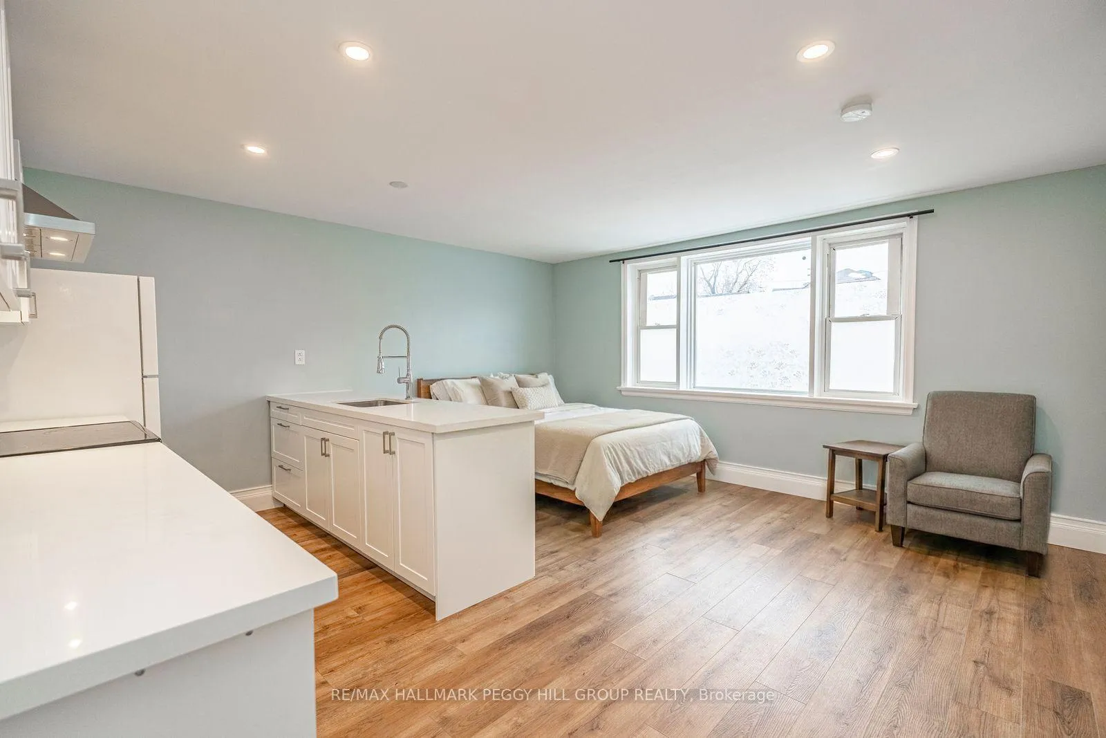 Photo 5 of 28 Matchedash Street N, Orillia — HOMEH
