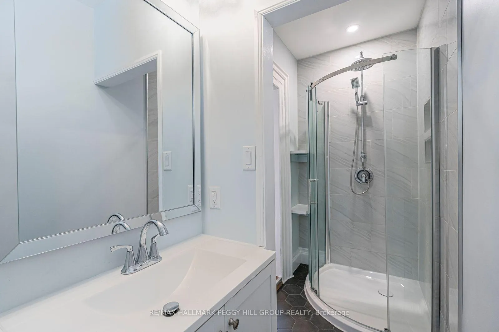 Photo 6 of 28 Matchedash Street N, Orillia — HOMEH