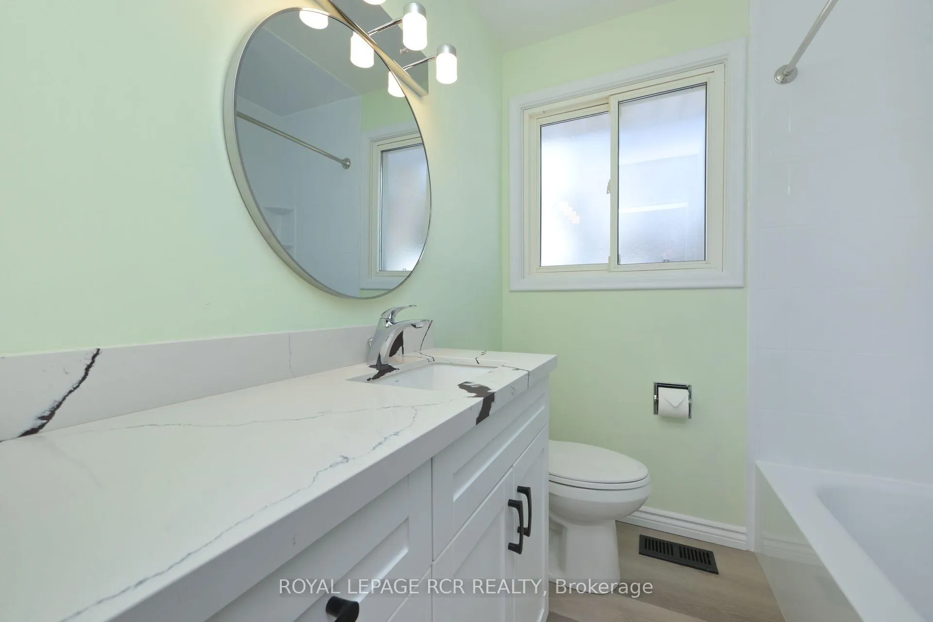 Photo 15 of 62 Nelson Street E, New Tecumseth, Alliston — HOMEH